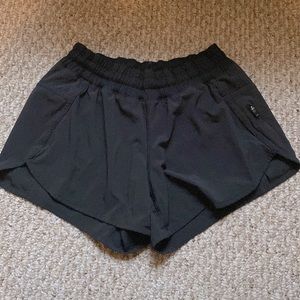 Lululemon size 8 tracker shorts